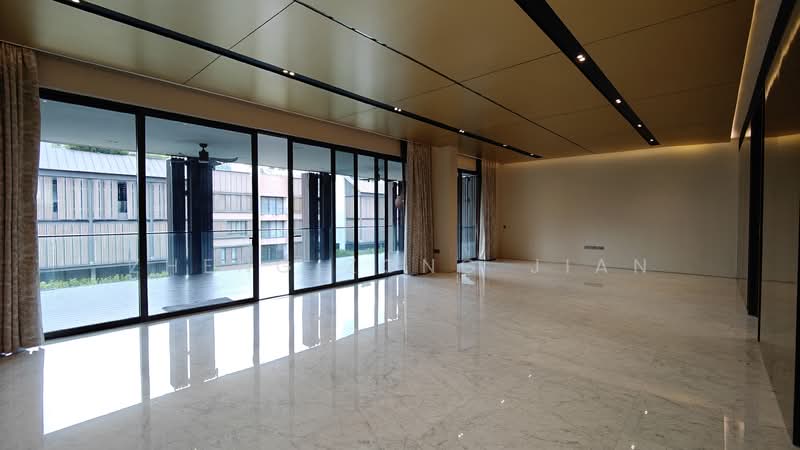 18 Nassim Hill photo 2