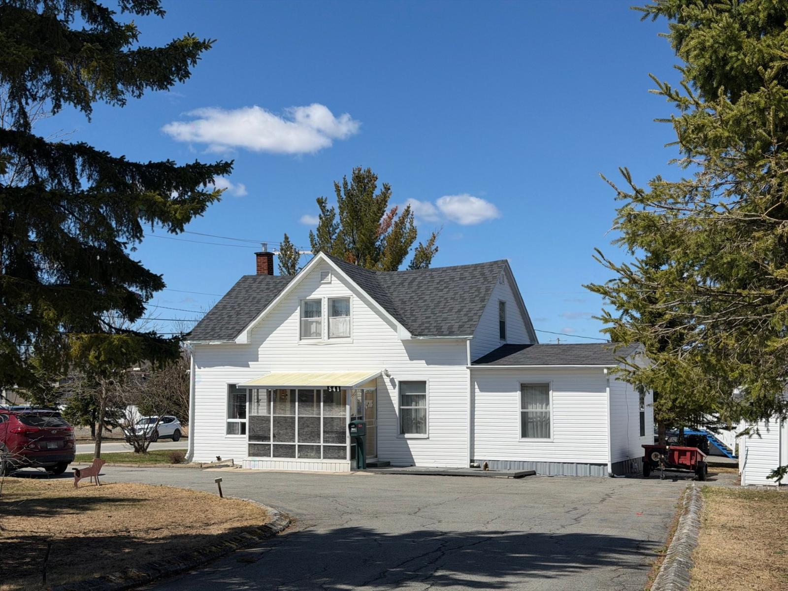 541 6e Avenue O.