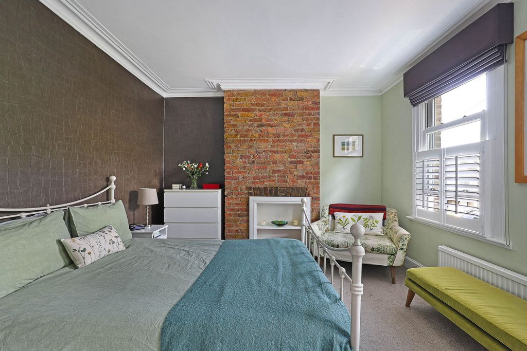 Additional image 22 of 4 bed semi-detached house for saleHills Road, Buckhurst Hill IG9