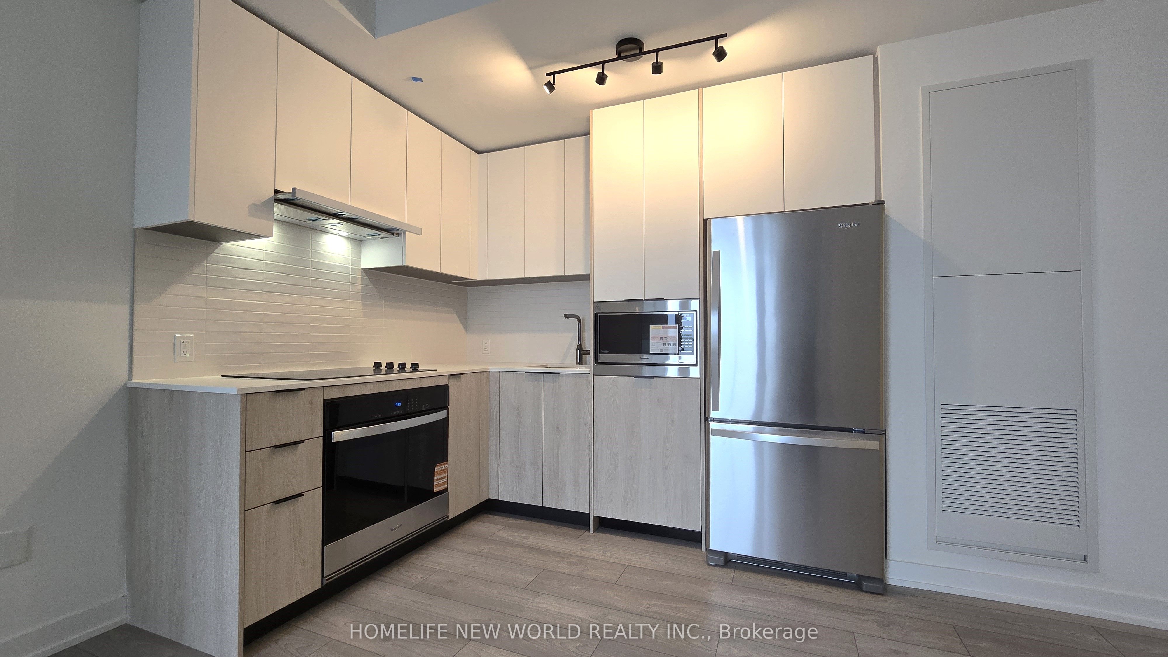 819-1007 The Queensway N/a, Toronto, ON, M8Z 0H4