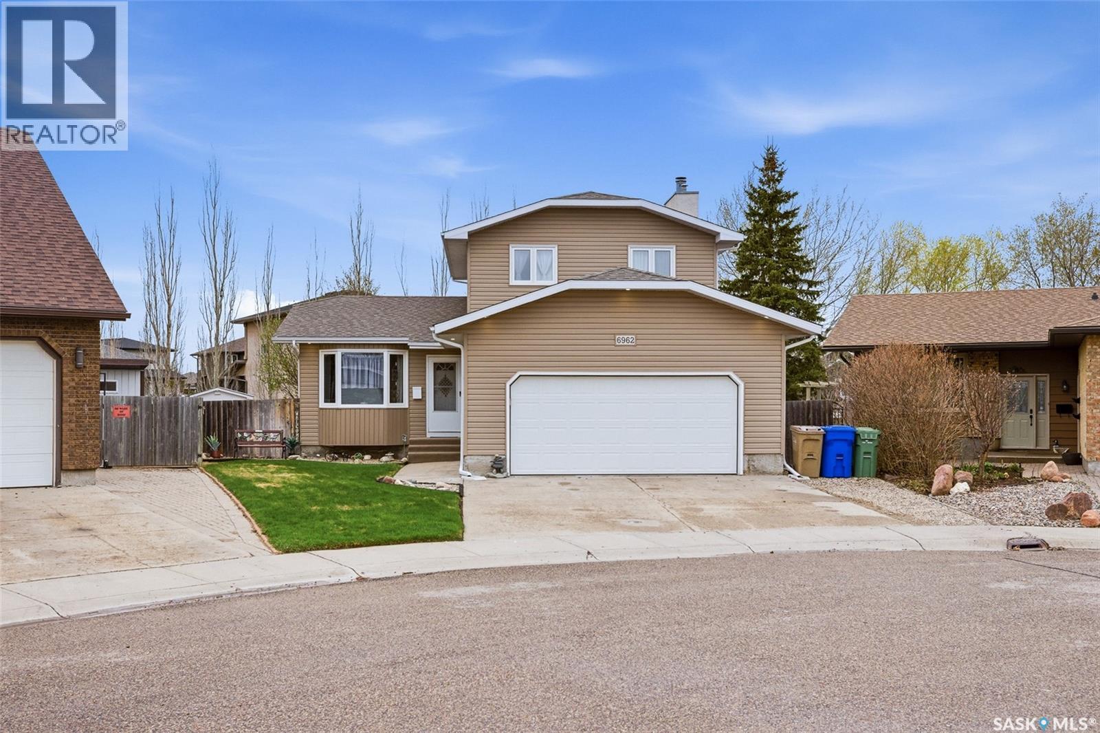 6962 Maple Brook CRESCENT