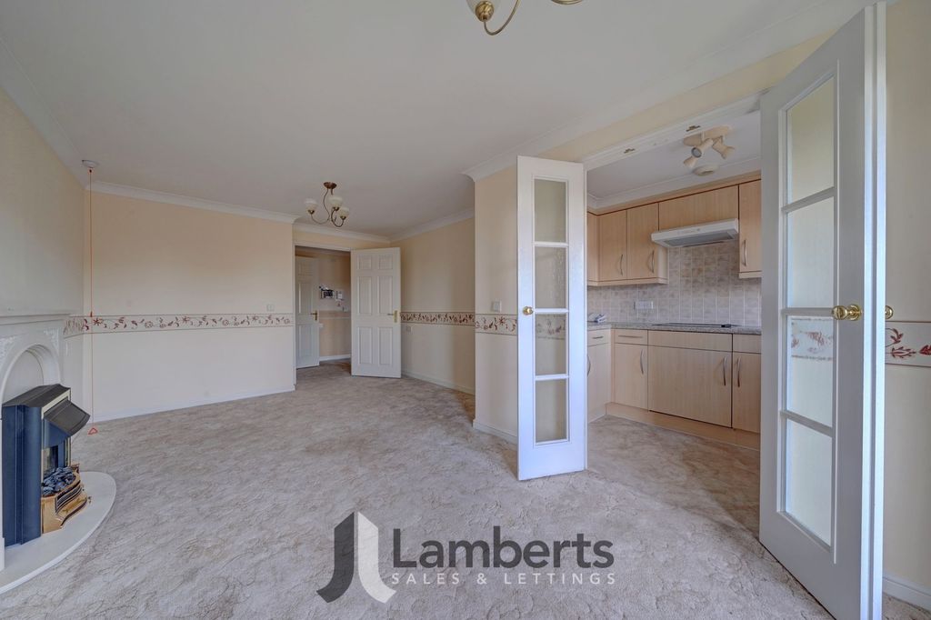 Additional image 4 of 2 bed flat for saleNew Road, Studley B80