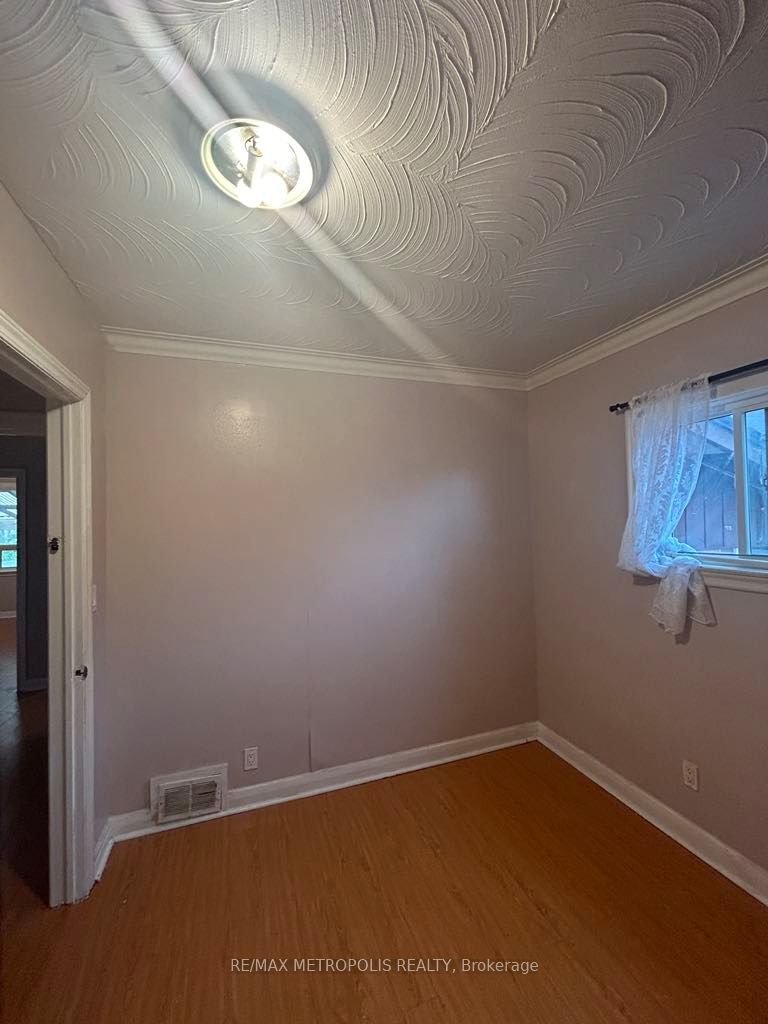 Additional image 2 of Main-1837 Victoria Park Avenue, Toronto, ON, M1R 1T4
