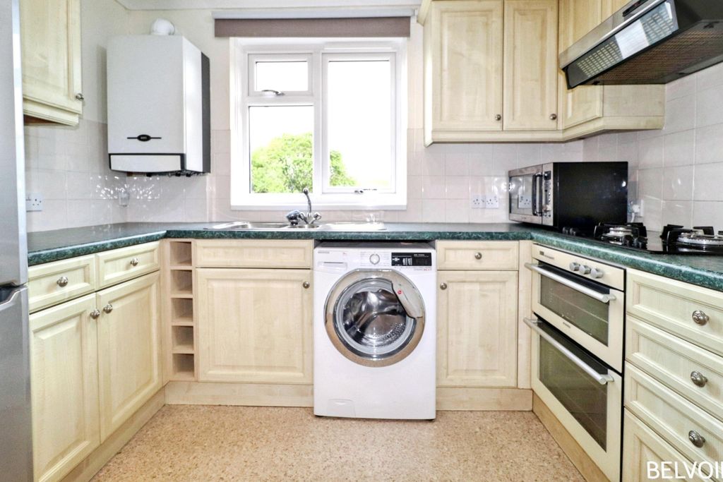 2 bed flat for saleBryn Pinwydden, Pentwyn, Cardiff CF23