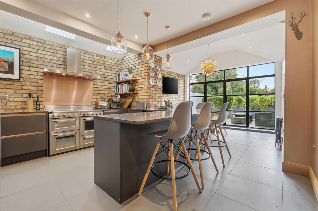 Additional image 3 of 5 bed semi-detached house for saleWestbury Lane, Buckhurst Hill IG9