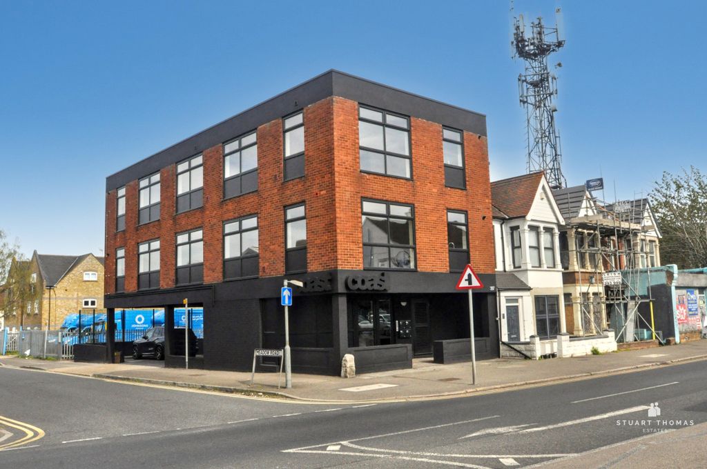 Additional image 2 of 2 bed flat for saleLondon Road, Hadleigh, Benfleet SS7
