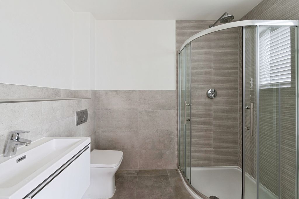 Additional image 11 of 2 bed flat for saleBelvedere Close, Billericay, Essex CM11