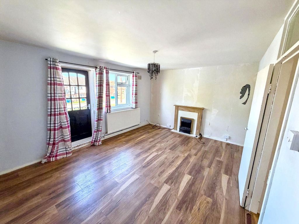 2 bed flat for saleBessingby Gate, Bridlington YO16 photo 3