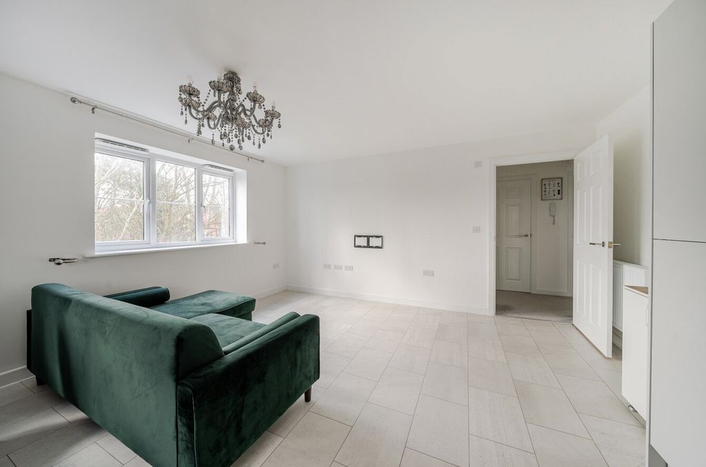 Additional image 9 of 1 bed flat for saleClover Grove, Alton, Hampshire GU34