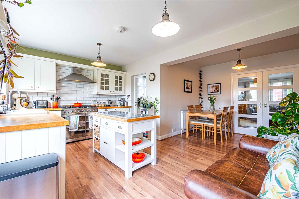 Additional image 7 of 3 bed semi-detached house for saleMeadow Road, Berkhamsted, Hertfordshire HP4