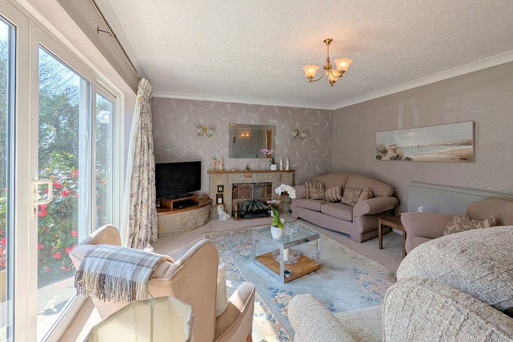 Additional image 6 of 3 bed detached house for saleWoodhead Lane, Brighouse, West Yorkshire HD6