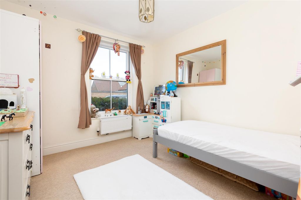 Additional image 10 of 2 bed flat for saleCharlotte Avenue, Fairfield SG5