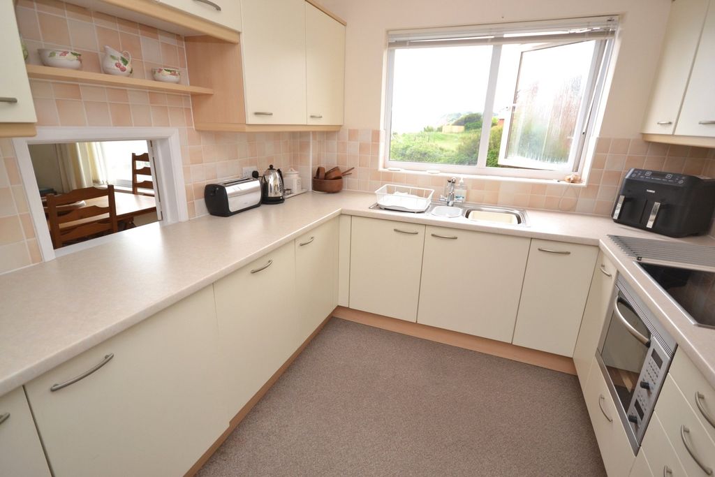 3 bed flat for saleBlueberry Downs, Coastguard Road, Budleigh Salterton, Devon EX9 photo 4