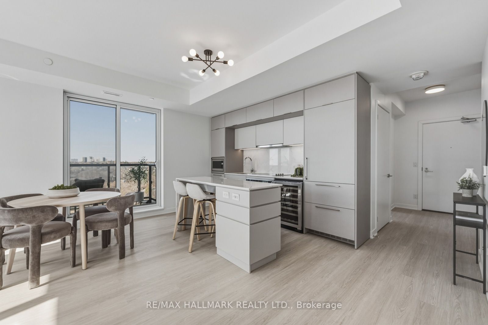 Additional image 4 of 1001-185 Alberta Avenue, Toronto, ON, M6C 0A5