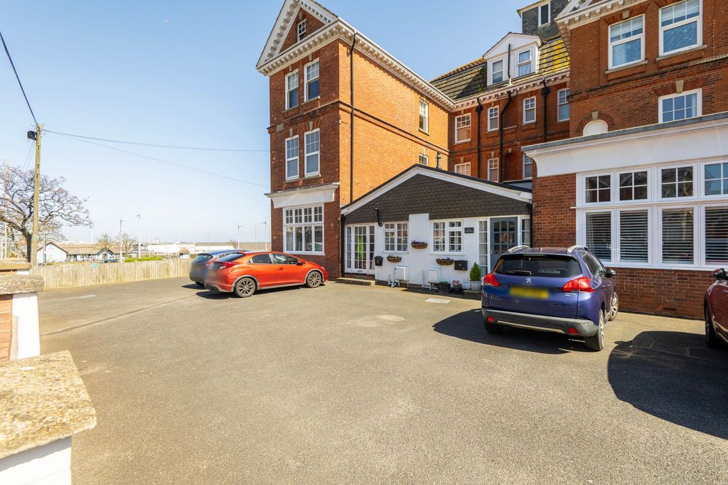 Additional image 11 of 1 bed flat for saleKirkley Cliff Road, Lowestoft NR33