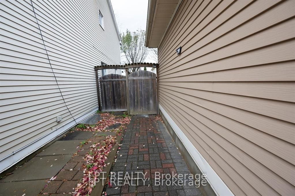 Additional image 2 of B-27 Rockcress Gardens, Ottawa, ON, K2G 5A6