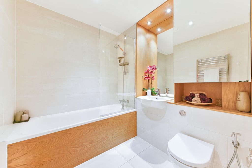 Additional image 9 of 2 bed flat for saleCopland Court, Durham Wharf Drive, Brentford TW8.