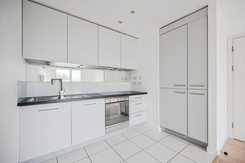 New River Village, Hornsey, London N8