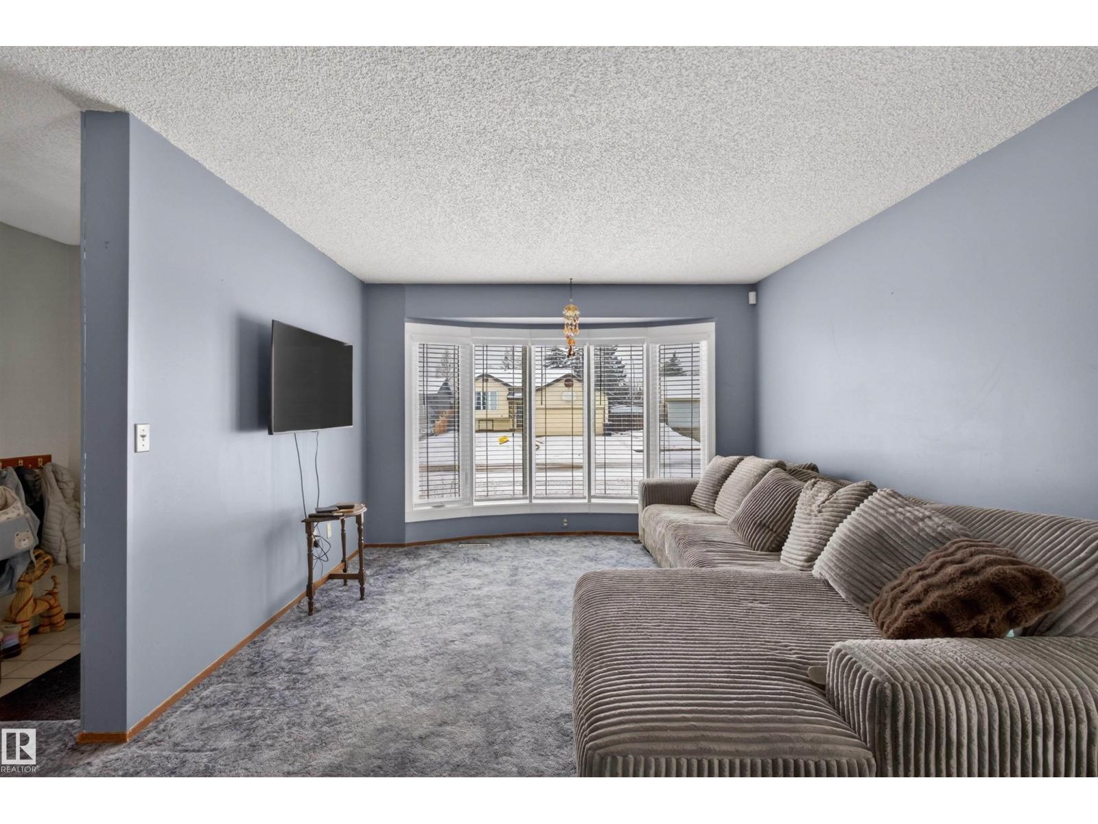 19 Howson Crescent NW, Edmonton, AB, T5A4T7 photo 4