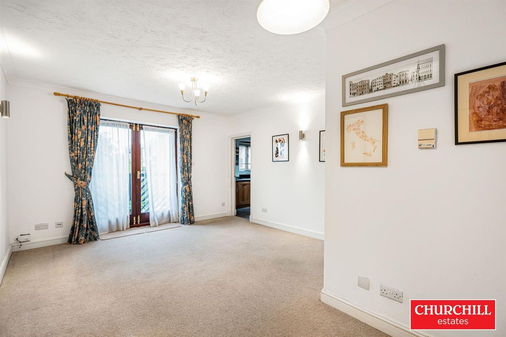 Additional image 4 of 2 bed flat for saleBoleyn Court, Epping New Road, Buckhurst Hill IG9