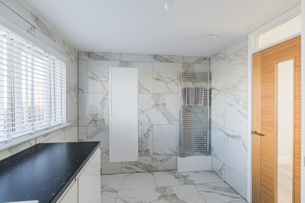 Additional image 3 of 2 bed flat for sale17/2 Calder Drive, Edinburgh EH11