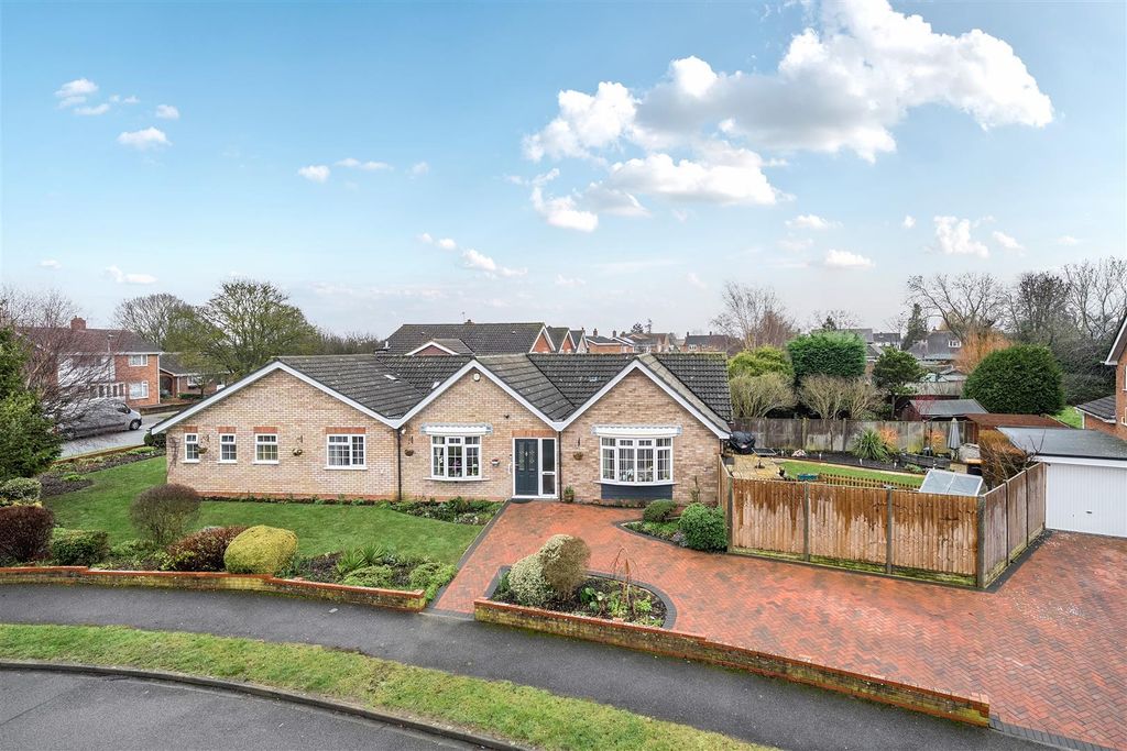 4 bed detached bungalow for saleAspen Avenue, Bedford MK41