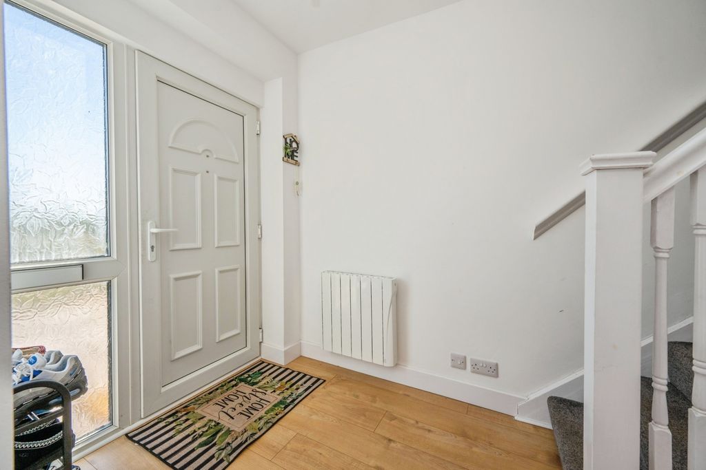 Additional image 17 of 3 bed flat for saleBrowns Lane, Dordon, Tamworth, Warwickshire B78