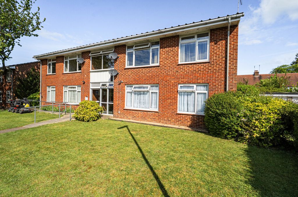 1 bed flat for saleAshburton Close, Alresford, Hampshire SO24