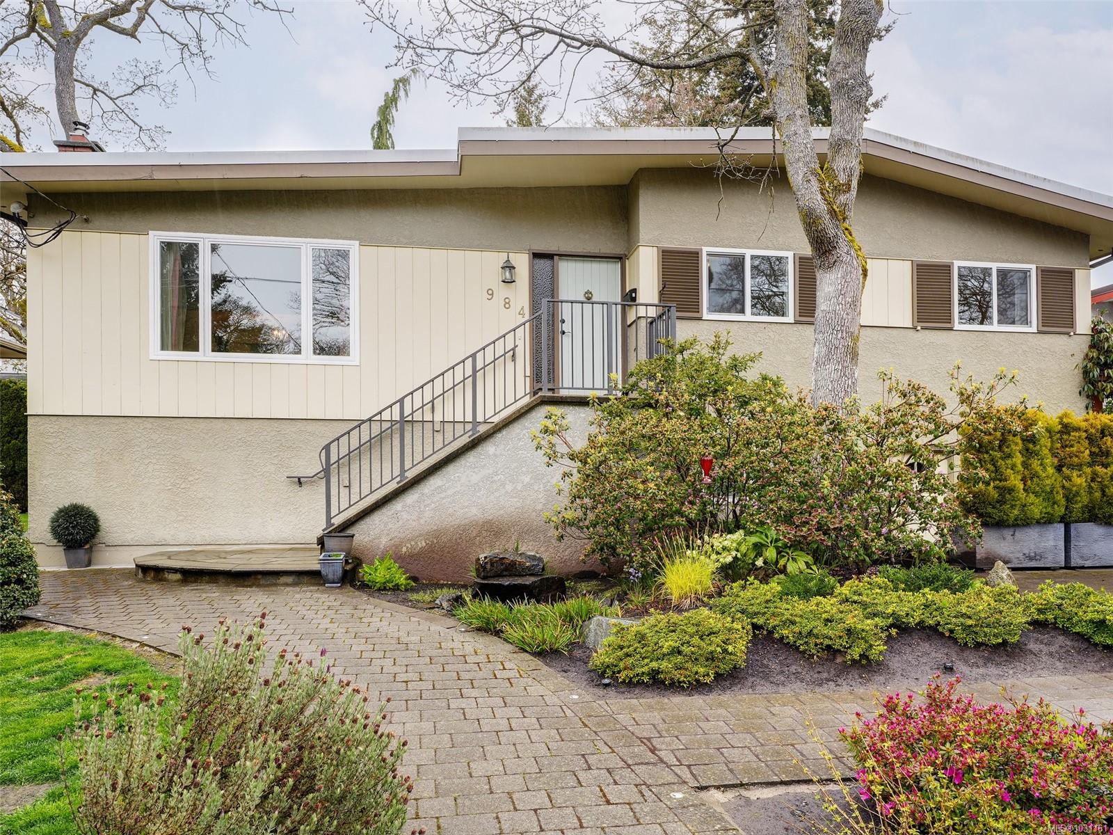 984 Brighton Crescent, Victoria, BC, V8S 2G5