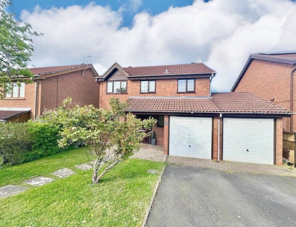 4 bed detached house for saleLakeside Court, Lakeside, Brierley Hill DY5