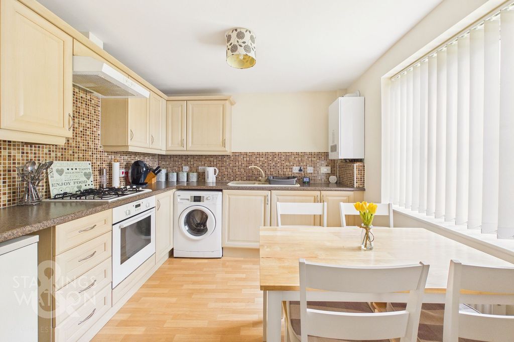 2 bed flat for saleHolly Blue Road, Wymondham NR18