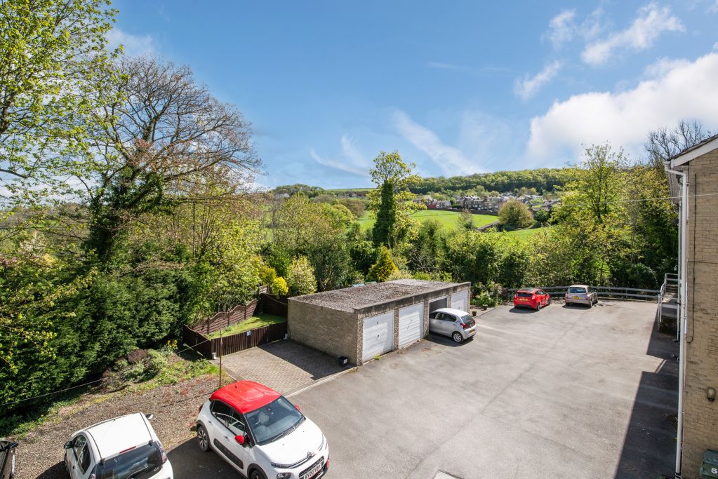 2 bed flat for saleSt. Michaels Close, Cottingley, West Yorkshire BD16 photo 4
