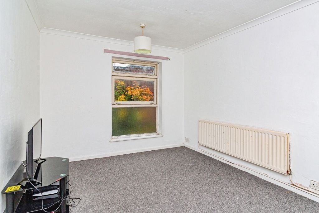 2 bed flat for saleBeaconsfield, Brookside, Telford, Shropshire TF3 photo 3