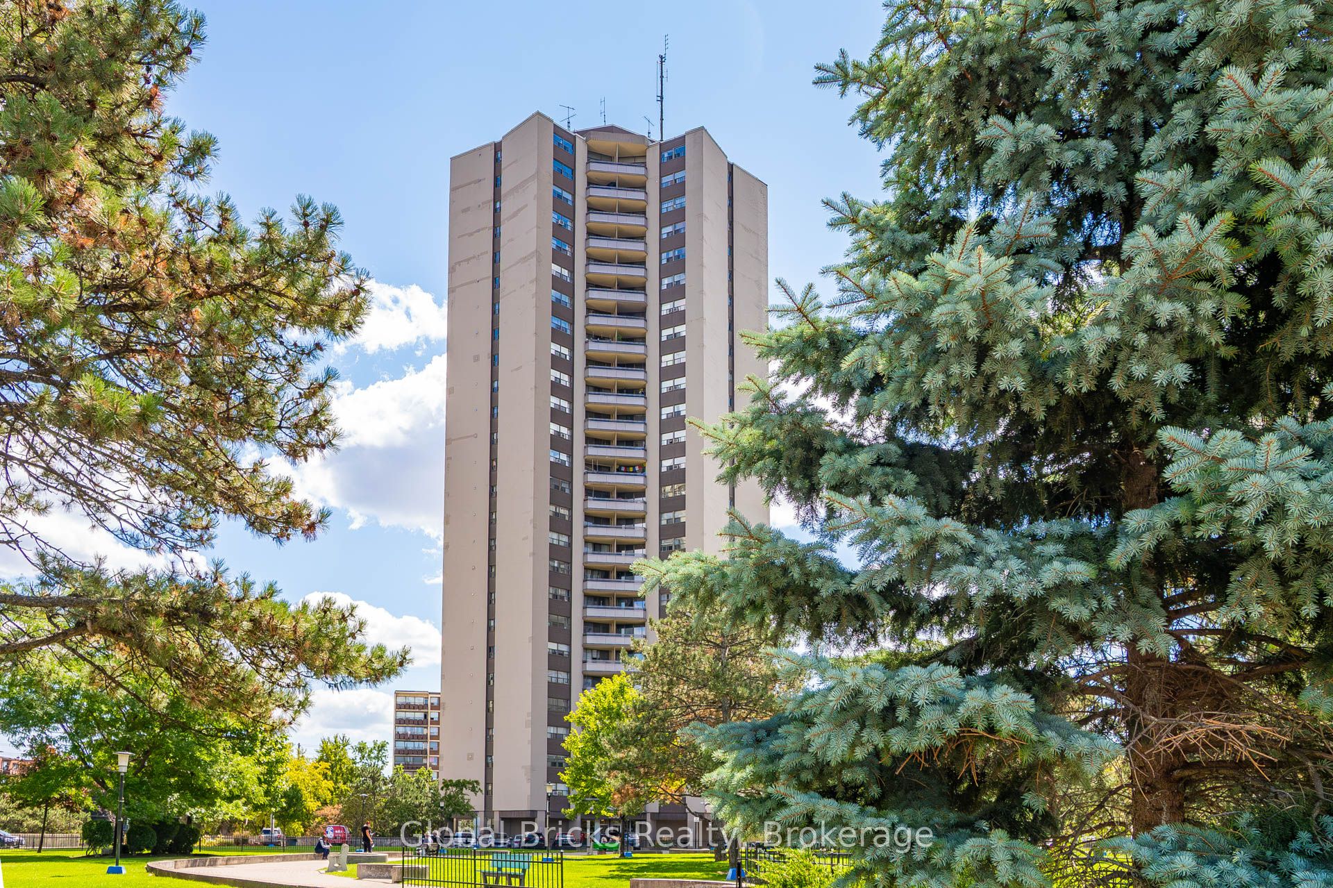 Additional image 2 of 1904-380 Dixon Road, Toronto, ON, M9R 1T3