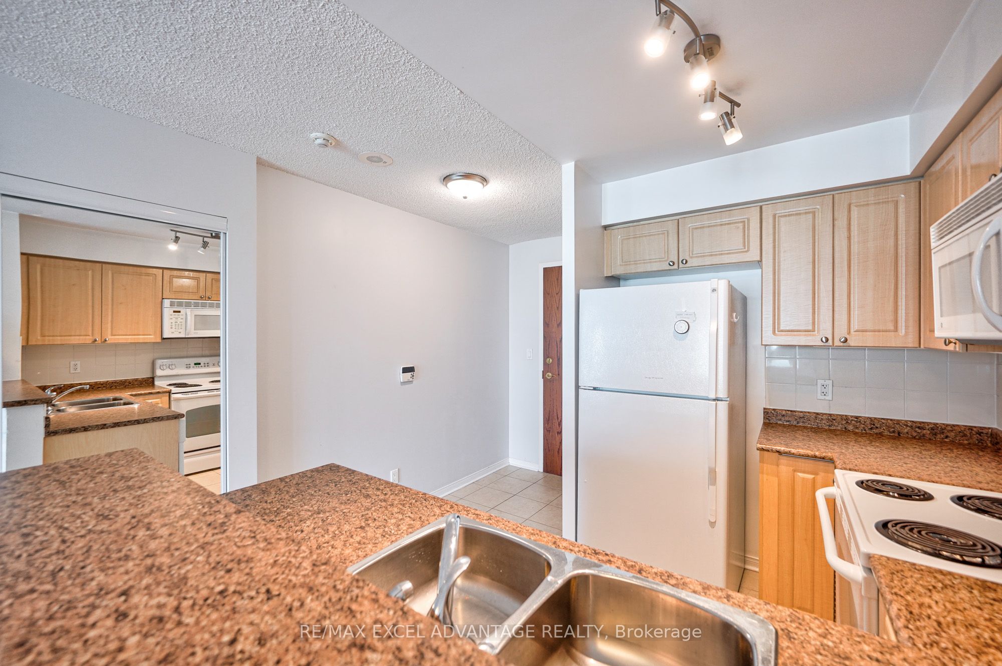 Additional image 5 of 1509-7 Michael Power Place, Toronto, ON, M9A 0A4