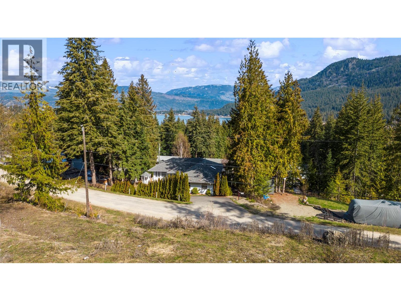 2622 Woodland Place
