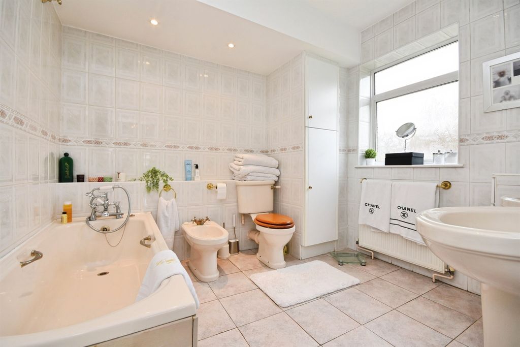 Additional image 18 of 4 bed detached house for saleNoak Hill Road, Billericay CM12