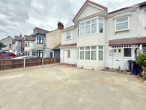 Cranbrook Road, Ilford IG2