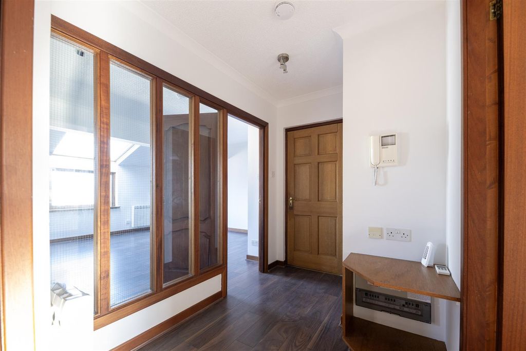 Additional image 2 of 2 bed flat for sale13 Connel Court, Ardconnel Street, Inverness IV2