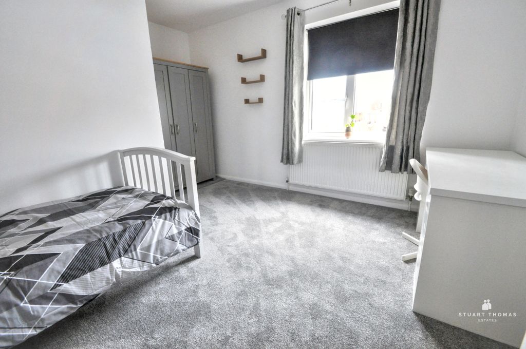 Additional image 7 of 2 bed flat for saleKingston Way, Benfleet SS7