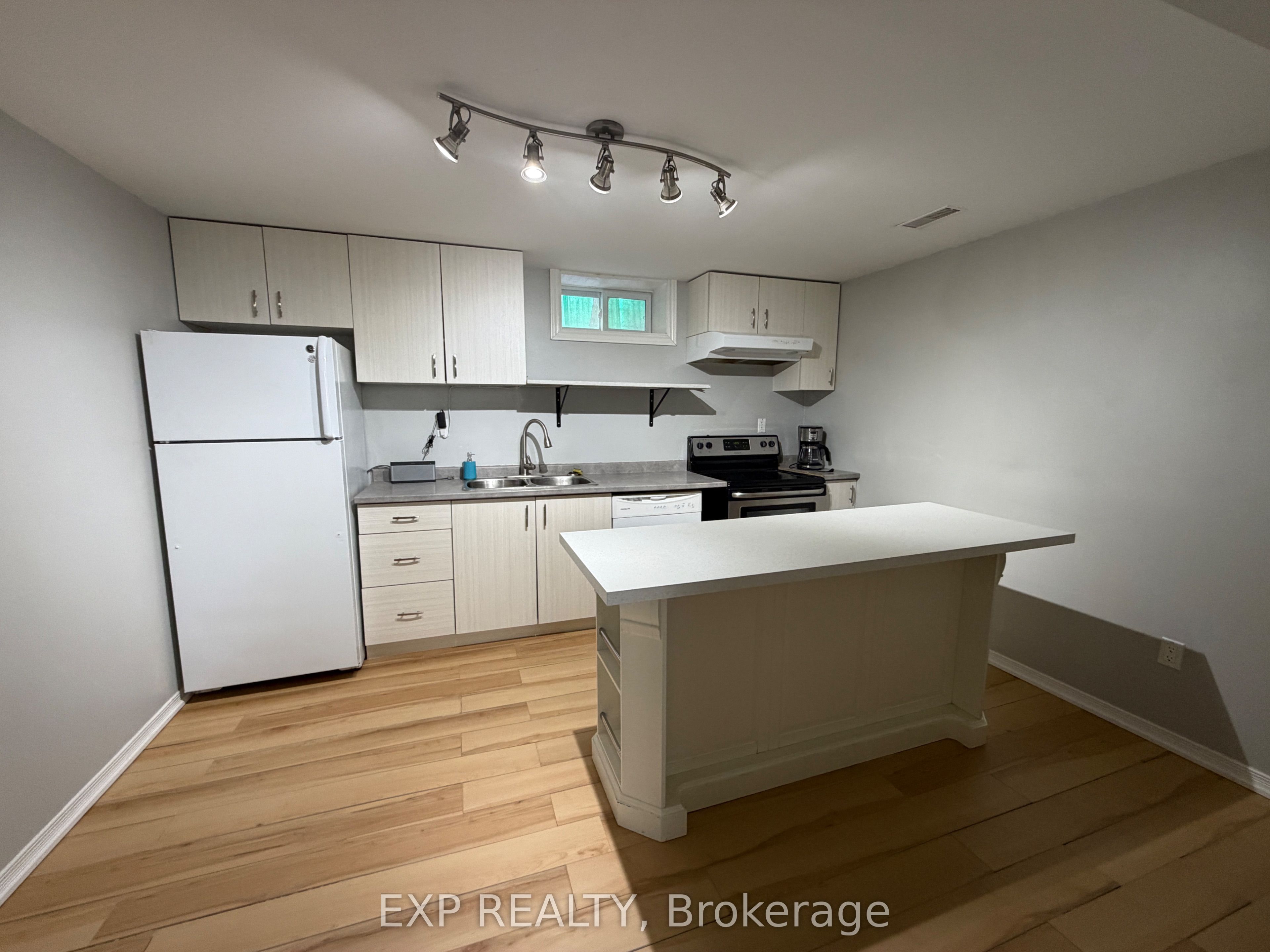 Additional image 4 of Lower-73 Roxborough Road, Newmarket, ON, L3Y 3L1