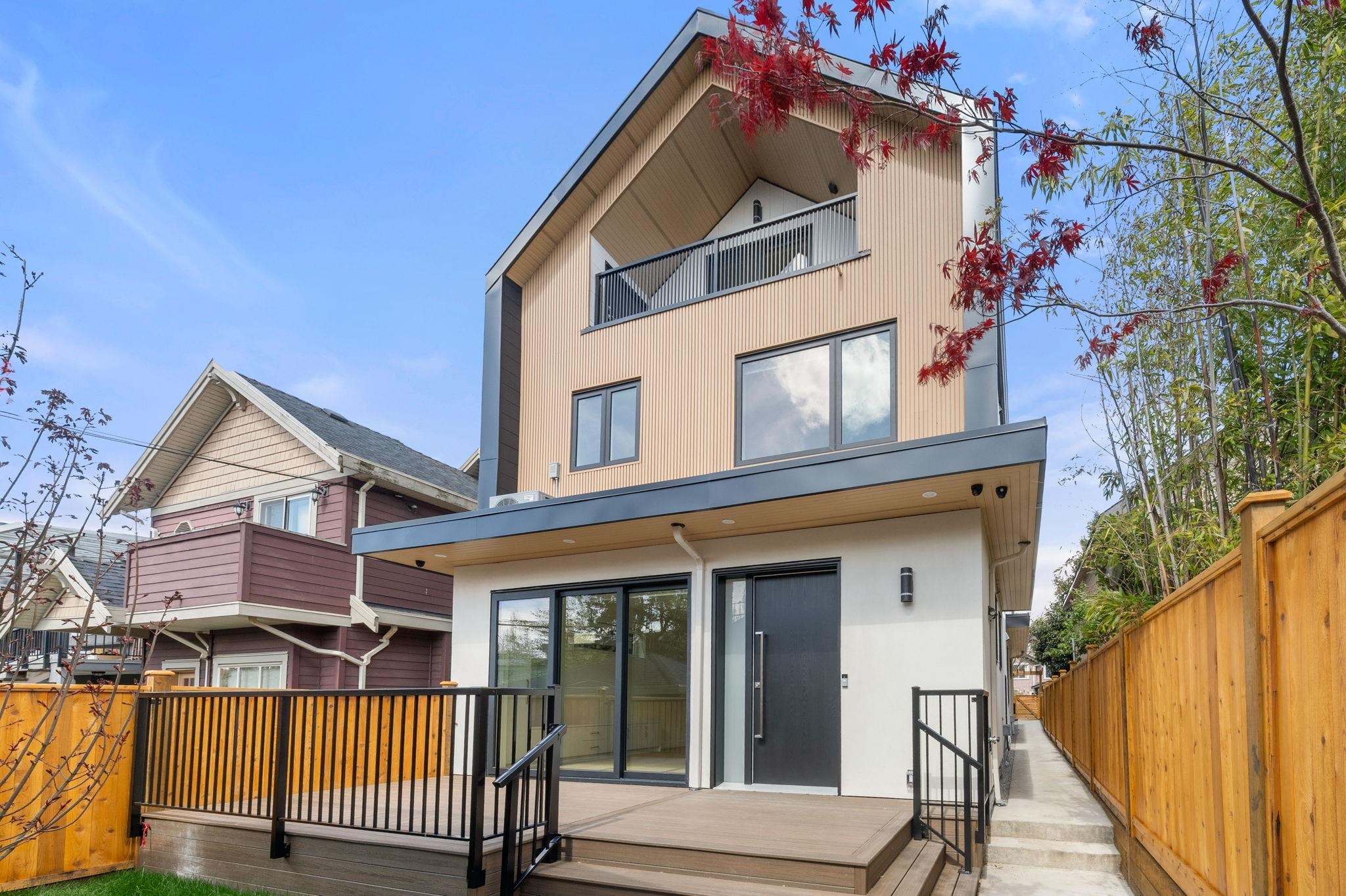 2-1582 2nd Avenue E, Vancouver, BC, V5N 1C7