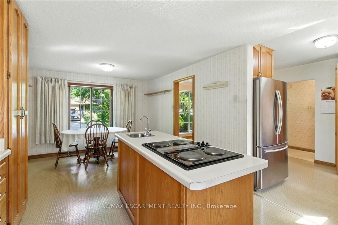 18 Jasper Drive, Hamilton, ON, L8G 2S7 photo 3