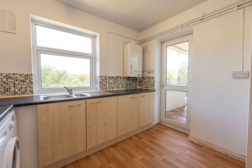 Additional image 4 of 2 bed flat for saleBeaufort Road, Newport NP19