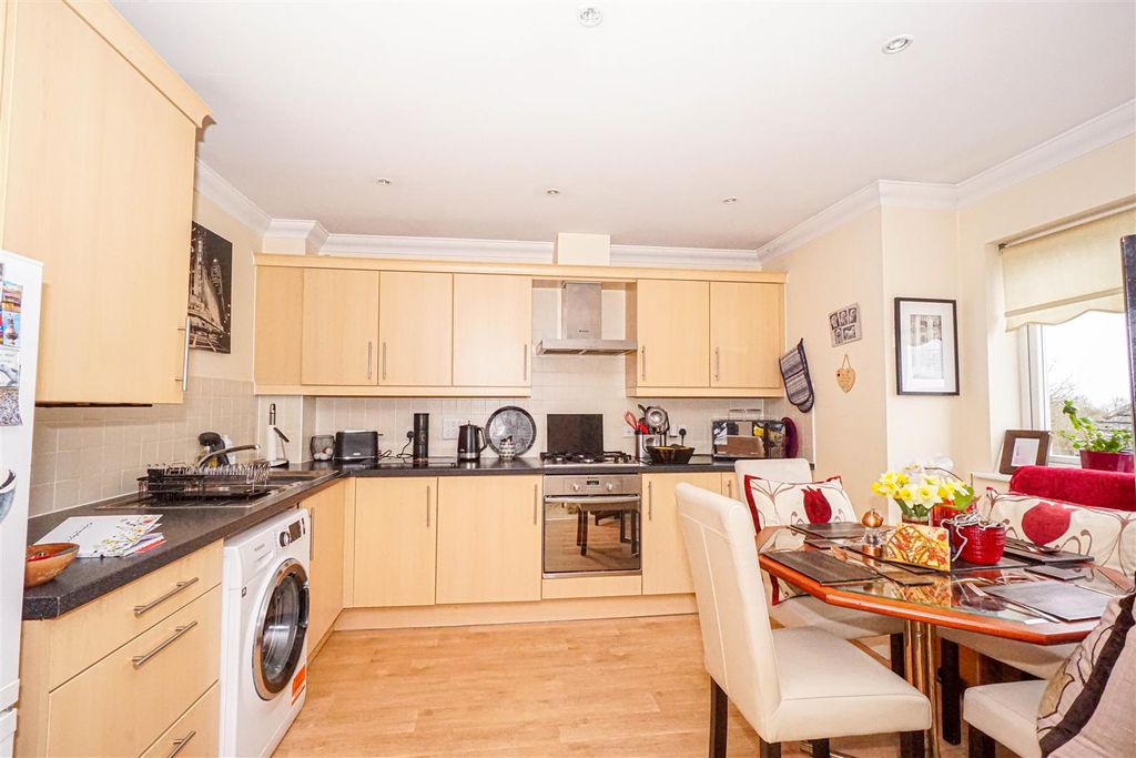 Additional image 2 of 2 bed flat for saleWelton Rise, St. Leonards-On-Sea TN37