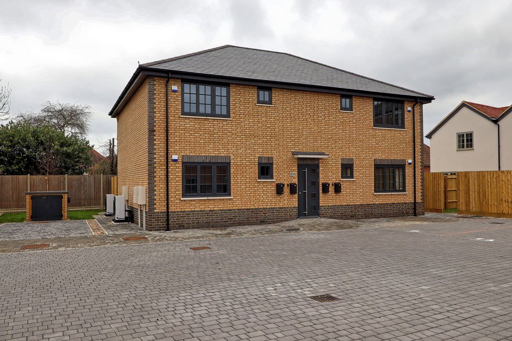 1 bed flat for saleCoxs Yard, Braintree CM7 photo 5