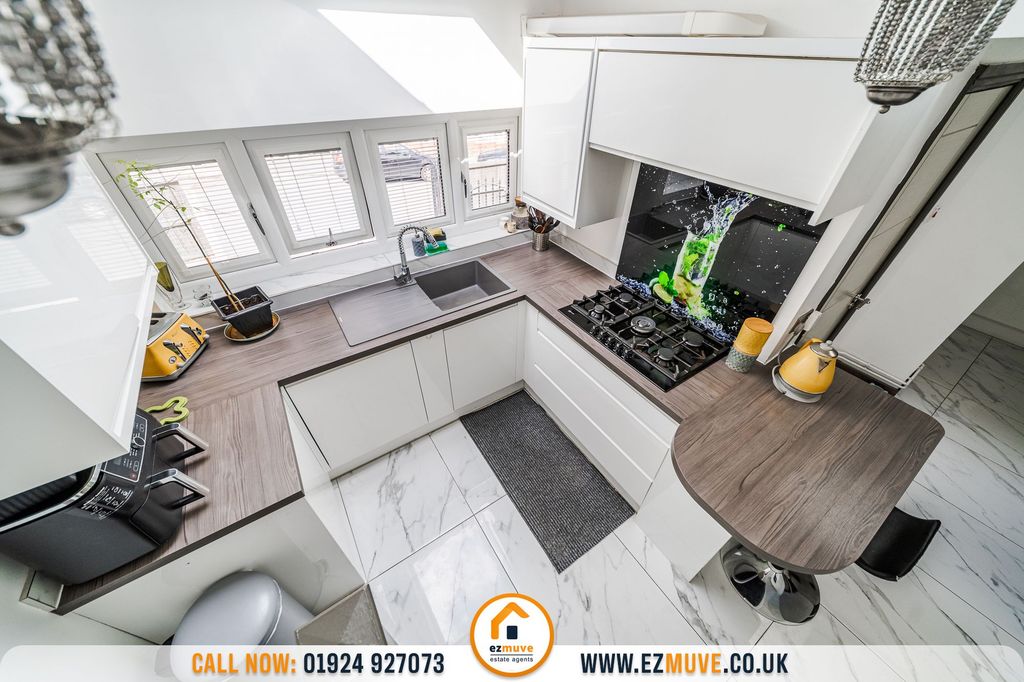 Additional image 3 of 3 bed semi-detached house for saleSpringfield Avenue, Batley WF17