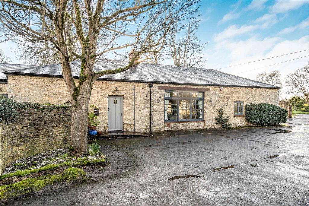 4 bed property for saleQueens Avenue, Bicester OX26