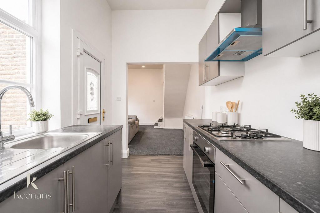 2 bed flat for saleNew Market Street, Colne BB8
