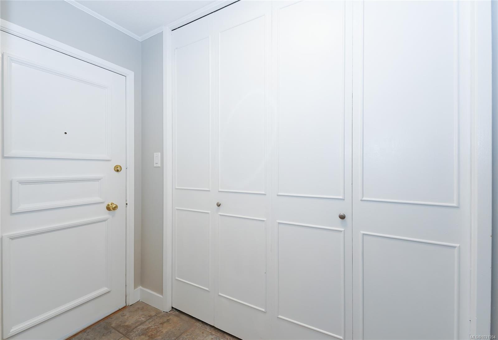 Additional image 3 of 422-964 Heywood Avenue, Victoria, BC, V8V 2Y5
